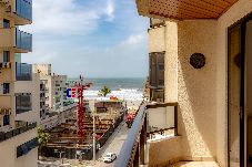 Apartamento em  - Apartamento com Varanda, Churrasqueira e Vista Mar