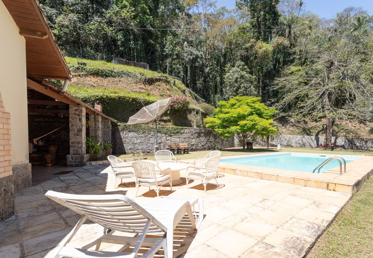 Casa em  - Sítio Rodeado de Verde c Piscina e Churrasqueira 