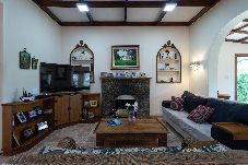 Casa em  - Sítio Rodeado de Verde c Piscina e Churrasqueira 