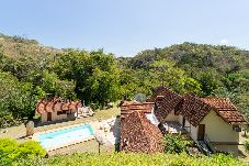 Casa em  - Sítio Rodeado de Verde c Piscina e Churrasqueira 