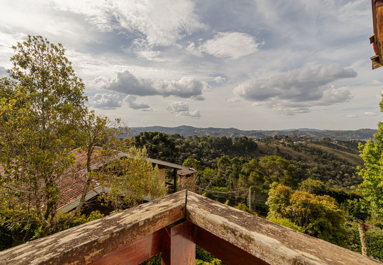 Casa em  - Casa Alto Capivari com Lareira e Salão de Jogos