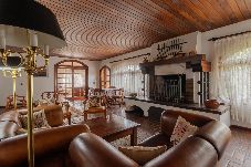 Casa em  - Casa Alto Capivari com Lareira e Salão de Jogos