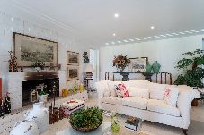 Casa em  - Casa com Piscina, Churrasqueira, Jogos e Lareira