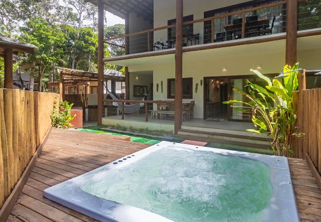 Chalé em Arraial D'Ajuda - Bangalô com Jacuzzi e Churrasqueira Privativa