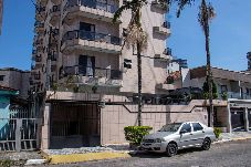 Apartamento em Praia Grande - Apartamento Pet Friendly c Garagem a 400m da Praia