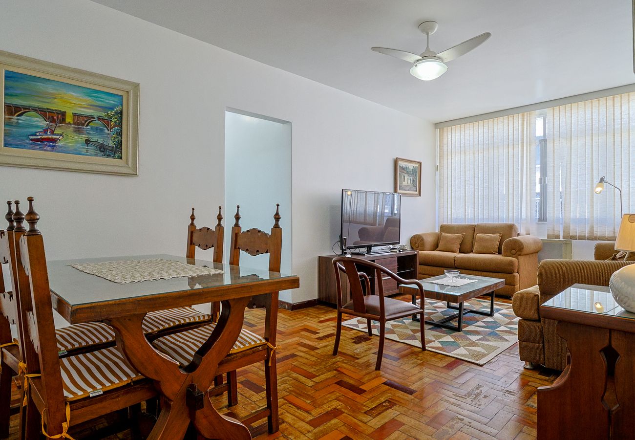 Apartamento em Rio de Janeiro - Apto a 700m da Praia do Leblon com Wi-Fi e ar