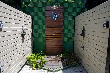 Apartamento em Ubatuba - Loft c Wi-Fi e Ar-cond. próximo ao Projeto Tamar