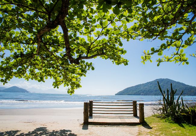 Apartamento em Ubatuba - Loft c Smart TV e Wi-Fi próx ao Aquário de Ubatuba