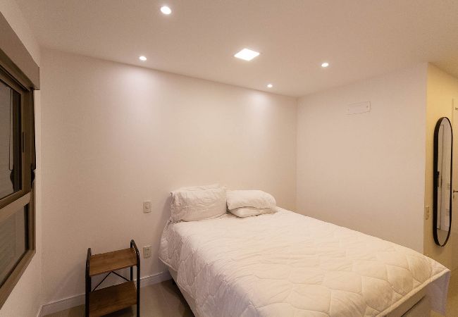 Apartamento em São Paulo - Studio com Varanda a 280m da Estação Vila Madalena