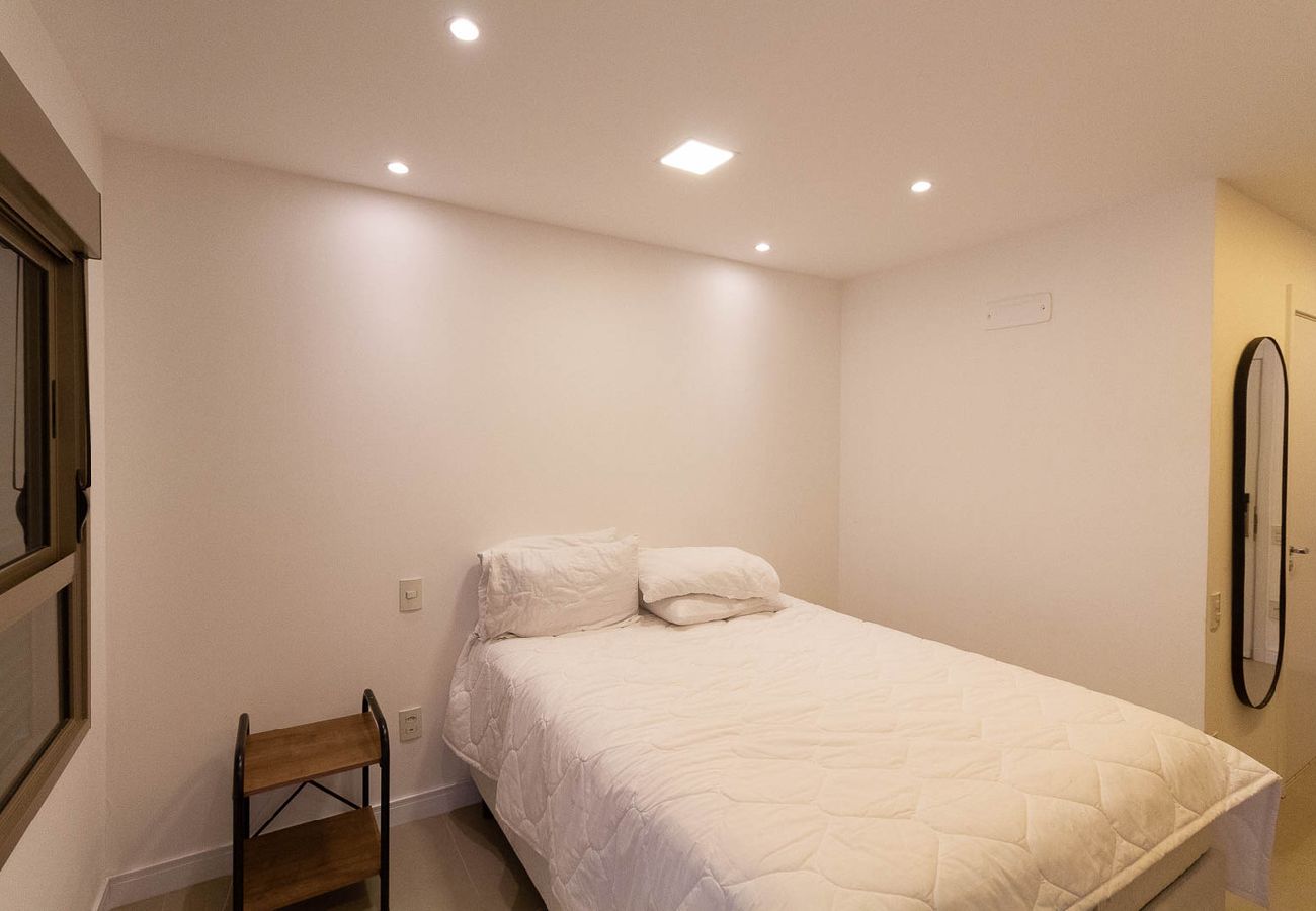 Apartamento em São Paulo - Studio com Varanda a 280m da Estação Vila Madalena