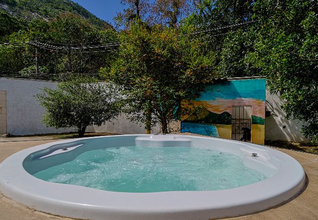 Casa em Maricá - Casa Rodeada de Verde c Hidro e Churrasqueira