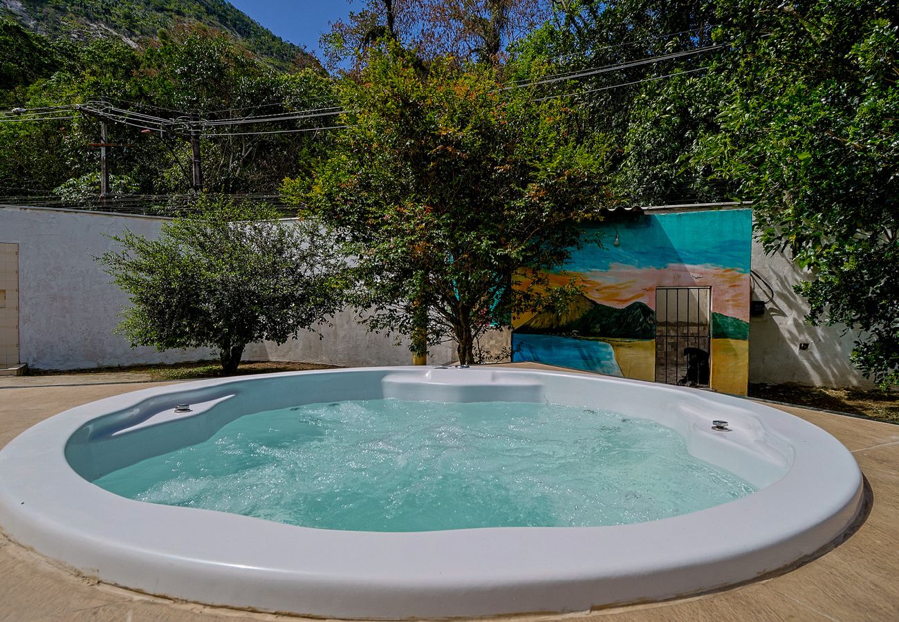 Casa em Maricá - Casa Rodeada de Verde c Hidro e Churrasqueira