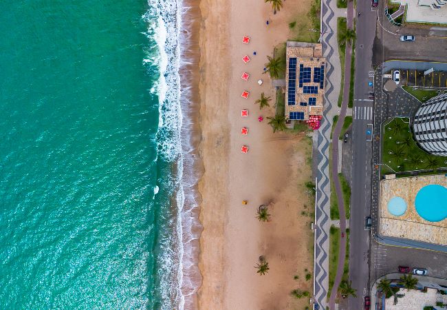 Apartamento em Caraguatatuba - Apto Pet Friendly Beira-Mar com Piscina e Garagem