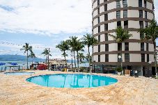 Apartamento em Caraguatatuba - Apto Pet Friendly Beira-Mar com Piscina e Garagem