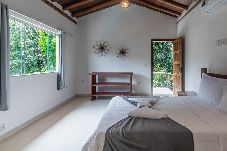 Casa em Porto Seguro - Casa Pet-Friendly em Cond. com Piscina e 5 Suítes