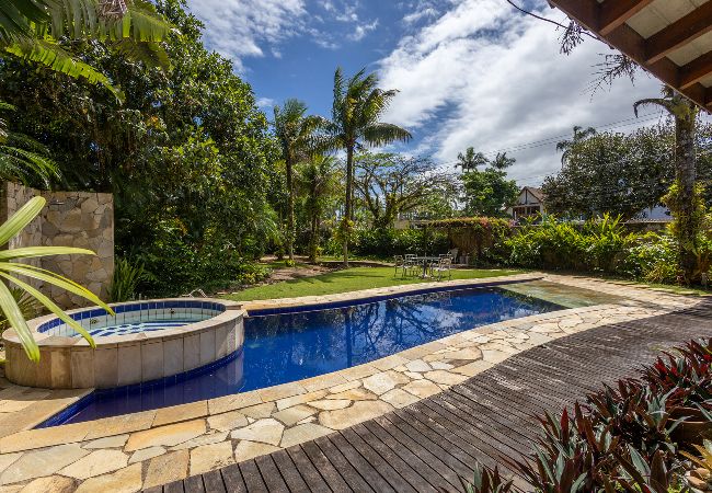 Casa em São Sebastião - Casa Alto Padrão com 5 Suítes e Jacuzzi Privativa