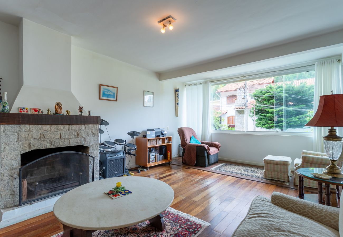 Casa em Petropolis - Piscina, Lareira e Natureza Incrível - Petrópolis