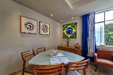 Apartamento em  - Apto com 3 quartos, Ar e Wi-Fi a 100m da Praia 