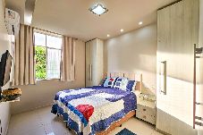 Apartamento em  - Apto com 3 quartos, Ar e Wi-Fi a 100m da Praia 