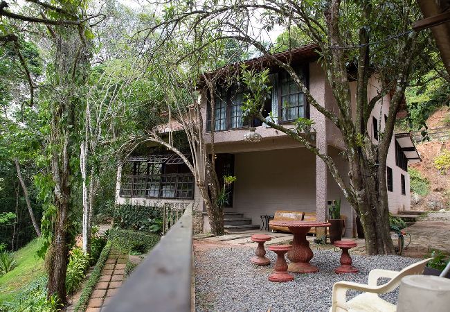 Casa em Domingos Martins - Casa Pet Friendly c 3 suítes, Lareira e Natureza