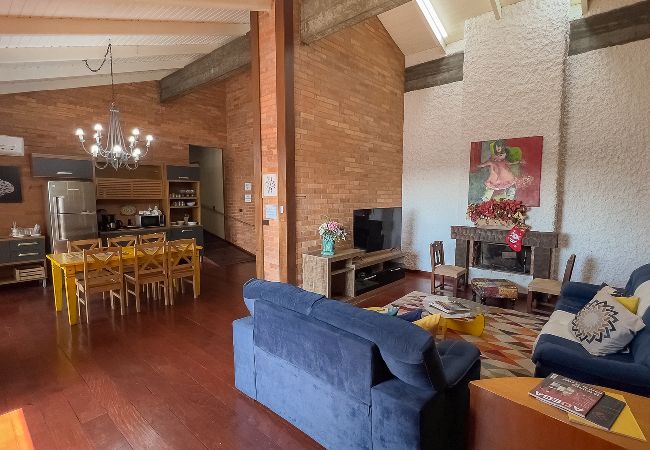 Casa em Bento Gonçalves - Casa com Vista, Lareira e Churrasqueira na Serra