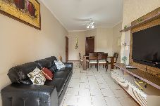 Apartamento em Guarujá - Apto com Garagem e Ar-condicionado a 600m da Praia