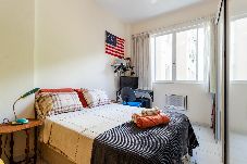 Apartamento em Rio de Janeiro - Loft com Ar Condicionado e Wi-fi a 140m da Praia