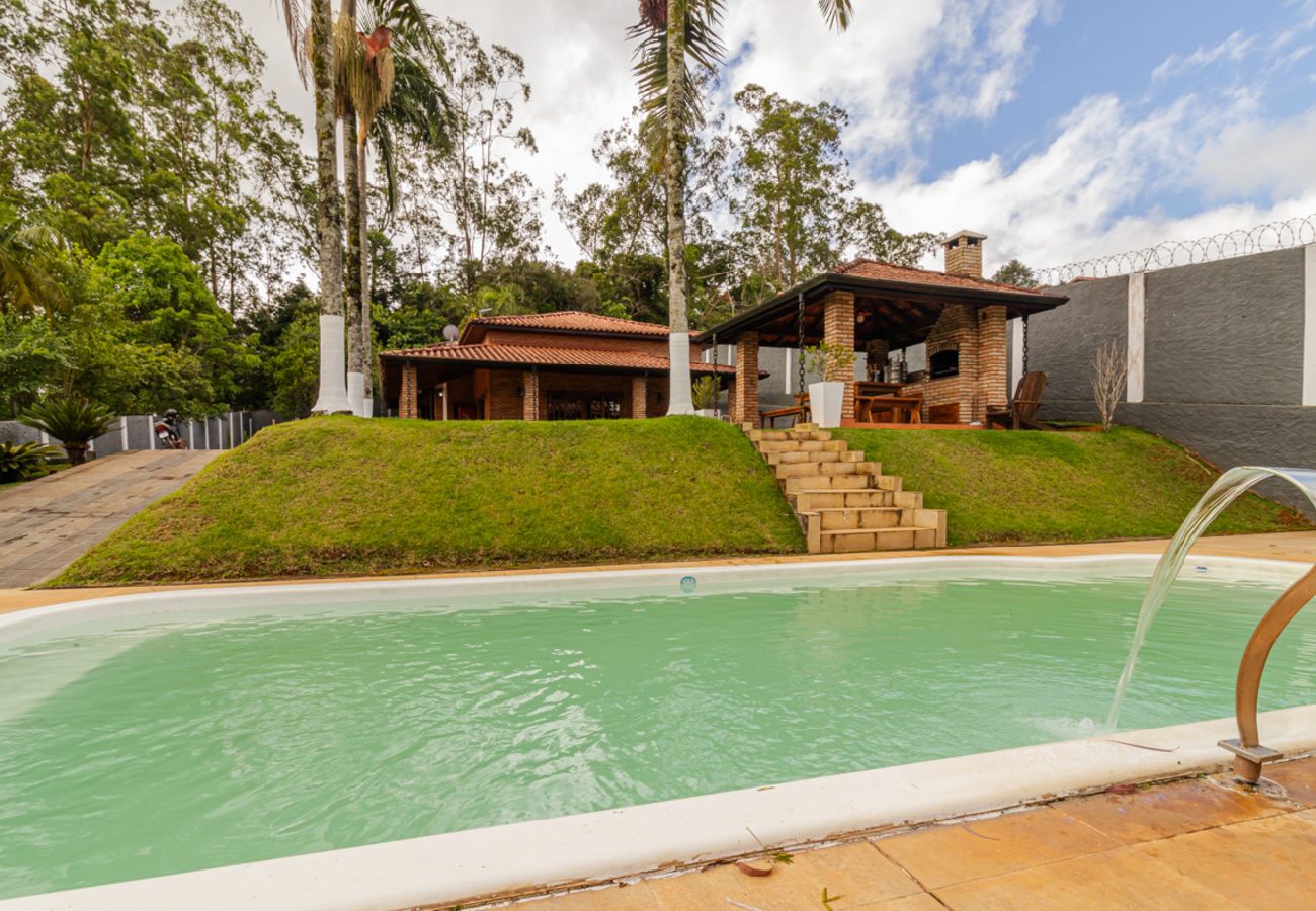 Casa em Embu das Artes - Casa de Campo com Piscina, Churrasqueira e Hidro
