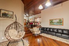 Casa em Embu das Artes - Casa de Campo com Piscina, Churrasqueira e Hidro