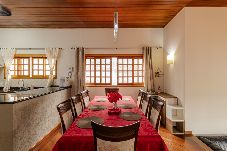 Casa em Embu das Artes - Casa de Campo com Piscina, Churrasqueira e Hidro