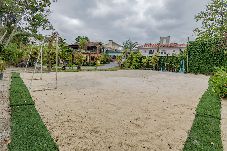 Casa em Governador Celso Ramos - Casa com Piscina, Churrasqueira e Salão de Jogos