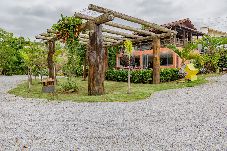 Casa em Governador Celso Ramos - Casa com Piscina, Churrasqueira e Salão de Jogos