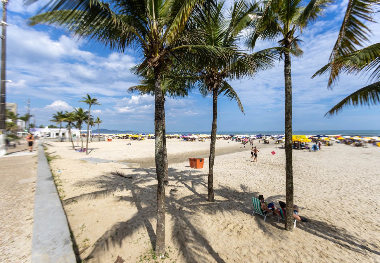 Apartamento em Santos - Apto com Ar e 2 Dorm na Vila Mirim perto da Praia