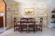 Casa em Cabo Frio - Casa com Piscina, Churrasqueira e Garagem