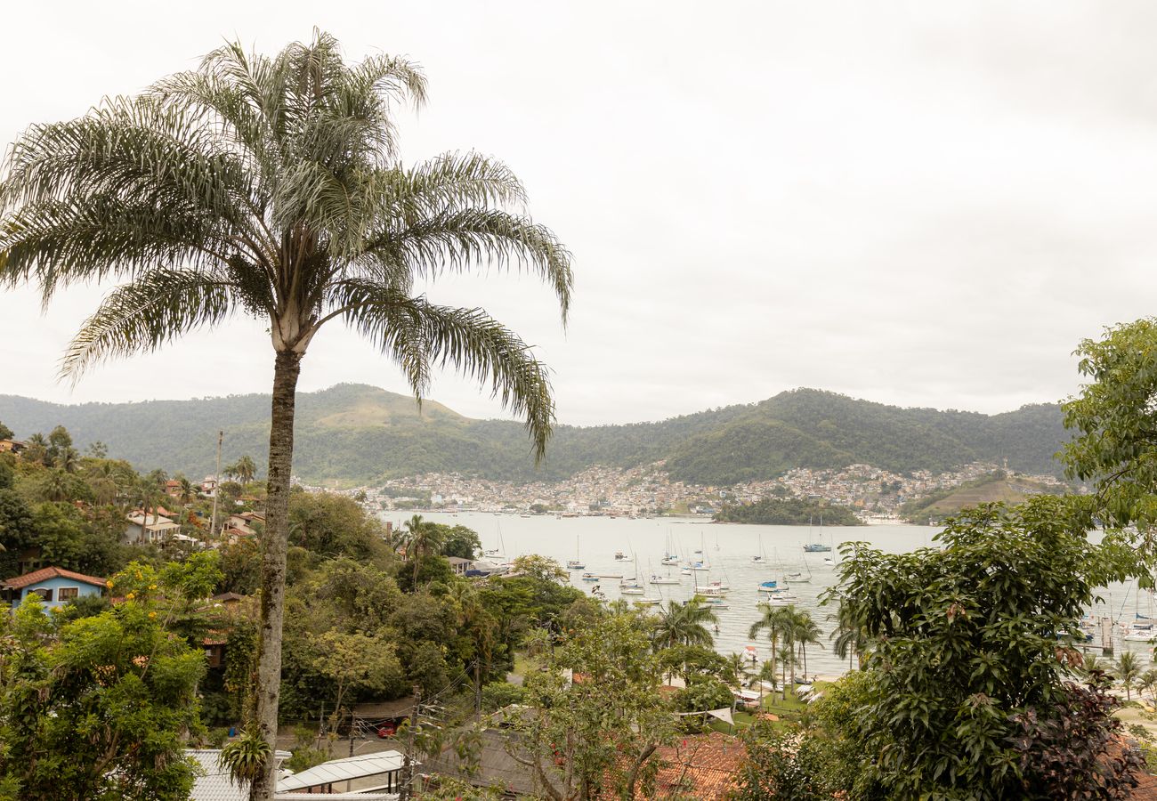 Apartamento em Angra dos Reis - Loft Beira-mar com Wi-Fi e Churrasqueira - Marinas