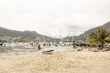 Apartamento em Angra dos Reis - Loft Beira-mar com Wi-Fi e Churrasqueira - Marinas