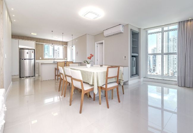 Apartamento em Balneário Camboriú - Apartamento no Centro com 3 suítes a 400m da Praia