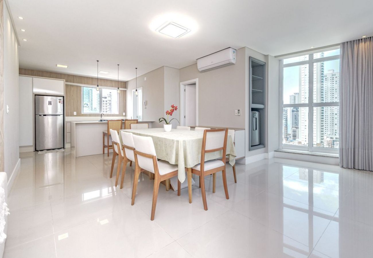 Apartamento em Balneário Camboriú - Apartamento no Centro com 3 suítes a 400m da Praia