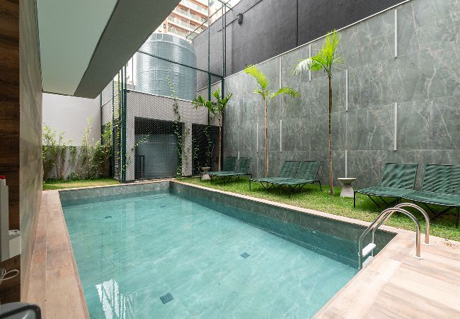 Apartamento em  - Apto com Piscina e Academia a 350m do metrô 