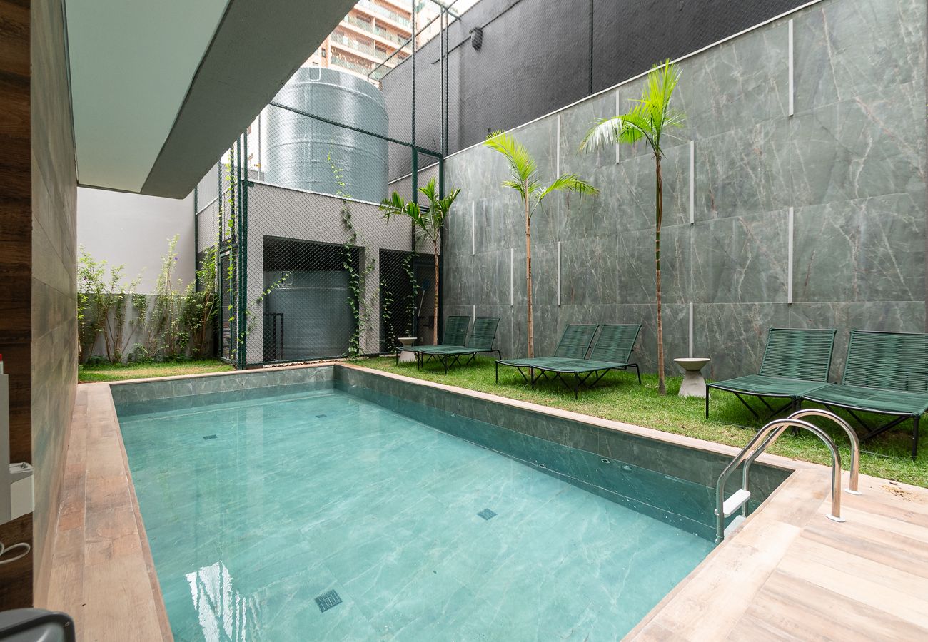 Apartamento em  - Apto com Piscina e Academia a 350m do metrô 