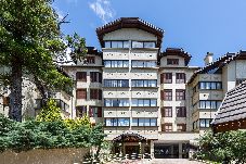 Apartamento em Gramado - Apto com Vaga, Aquecimento e Piscina na Vila Suíça