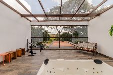 Casa em Ibiúna - Casa de Campo Alto Padrão com Piscina e Jacuzzi