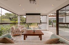 Casa em Ibiúna - Casa de Campo Alto Padrão com Piscina e Jacuzzi