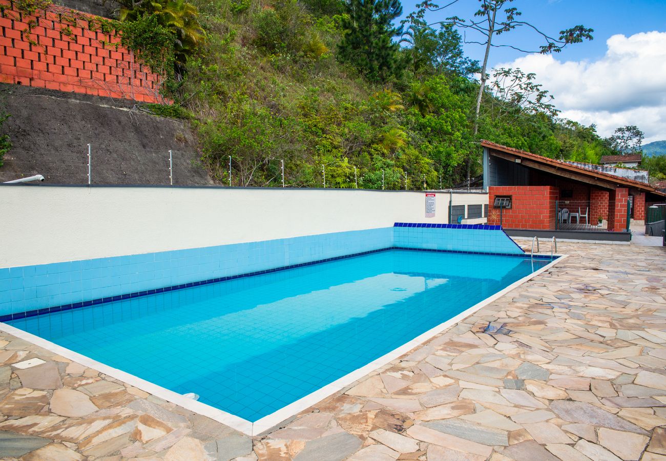 Chalé em Caraguatatuba - Chalé na Prainha com Piscina e Churrasqueira
