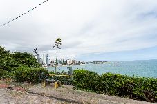 Apartamento em Guarapari - Apto Pet Friendly com Garagem a 400m da Praia