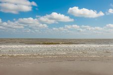 Casa em Rio Grande - Casa com Churrasqueira, Quintal, Ar Cond e Garagem