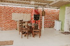 Casa em Rio Grande - Casa com Churrasqueira, Quintal, Ar Cond e Garagem