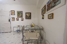 Apartamento em Santos - Apto com Wi Fi e Garagem a 240 metros da Praia