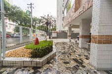 Apartamento em Santos - Apto com Wi Fi e Garagem a 240 metros da Praia