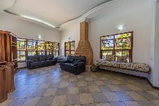 Casa em Guarujá - Casa c Piscina e Churrasqueira em Condomínio